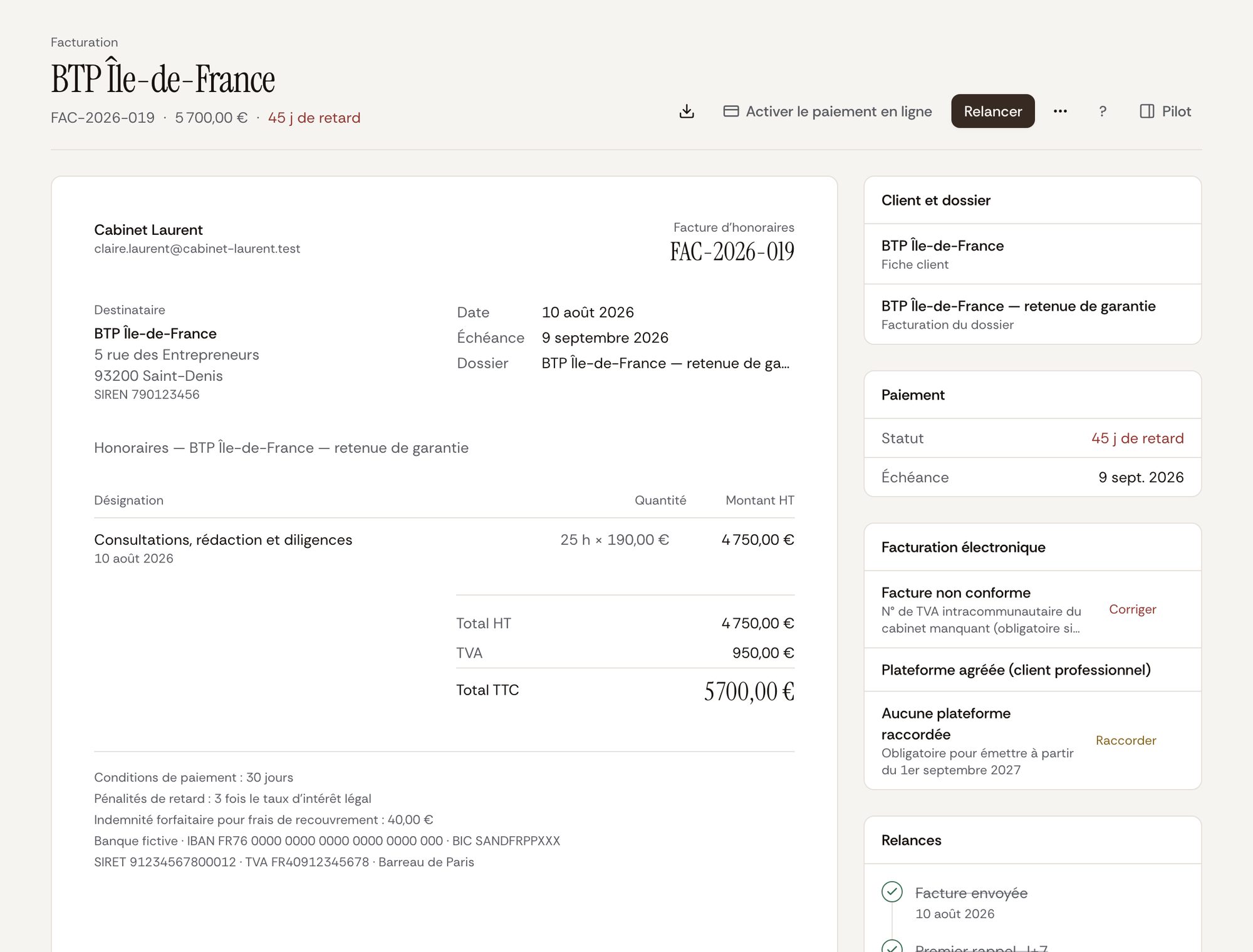 Une facture en retard : le document, le statut de paiement, la facturation électronique et la frise des relances